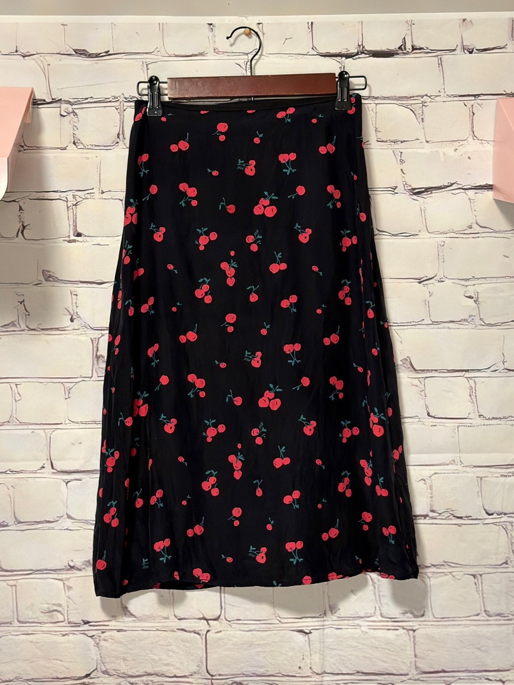 HVN Y2K MIDI CHERRY PRINT SILK SKIRT SIZE 0 BLACK RED NOVELTY GRUNGE FLIRTY - Picture 8 of 9